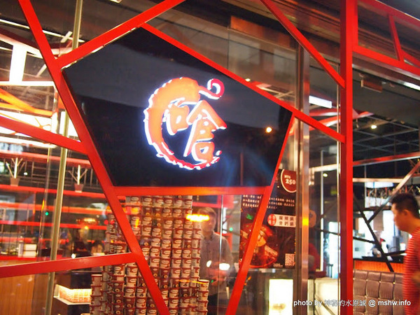 嗆頂級麻辣鴛鴦鍋(中港店)：【食記】台中嗆頂級鴛鴦麻辣鍋@西區BRT中正國小 : 小蒙牛的麻辣火鍋吃到飽,送餐快速,食材尚可…推薦給喜歡吃肉喝麻辣的人