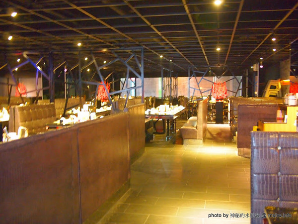 嗆頂級麻辣鴛鴦鍋(中港店)：【食記】台中嗆頂級鴛鴦麻辣鍋@西區BRT中正國小 : 小蒙牛的麻辣火鍋吃到飽,送餐快速,食材尚可…推薦給喜歡吃肉喝麻辣的人