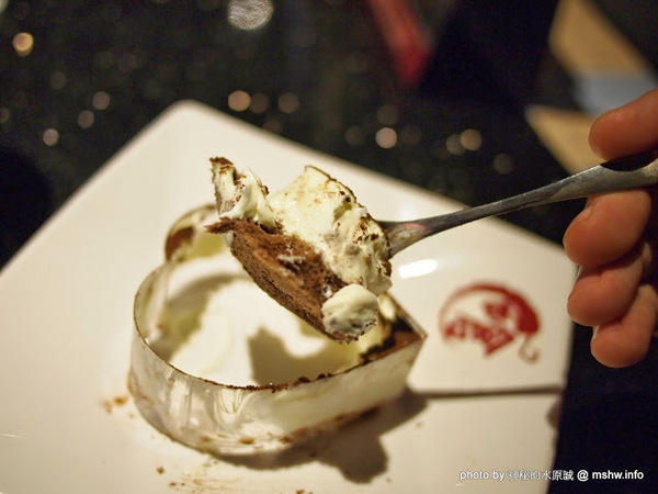 嗆頂級麻辣鴛鴦鍋(中港店)：【食記】台中嗆頂級鴛鴦麻辣鍋@西區BRT中正國小 : 小蒙牛的麻辣火鍋吃到飽,送餐快速,食材尚可…推薦給喜歡吃肉喝麻辣的人