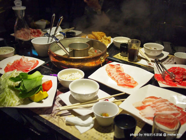 嗆頂級麻辣鴛鴦鍋(中港店)：【食記】台中嗆頂級鴛鴦麻辣鍋@西區BRT中正國小 : 小蒙牛的麻辣火鍋吃到飽,送餐快速,食材尚可…推薦給喜歡吃肉喝麻辣的人