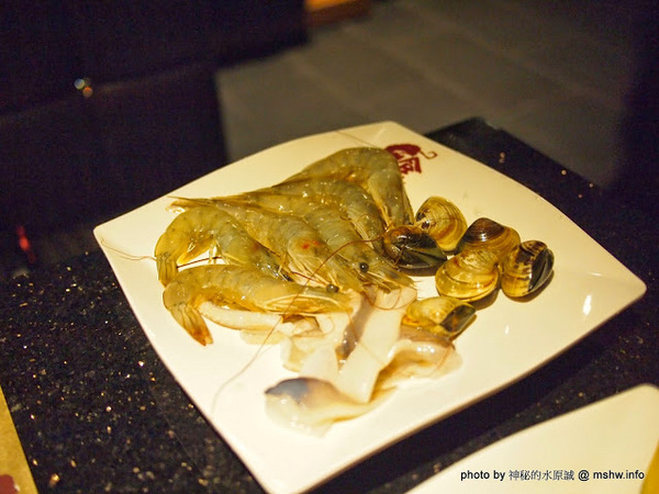 嗆頂級麻辣鴛鴦鍋(中港店)：【食記】台中嗆頂級鴛鴦麻辣鍋@西區BRT中正國小 : 小蒙牛的麻辣火鍋吃到飽,送餐快速,食材尚可…推薦給喜歡吃肉喝麻辣的人