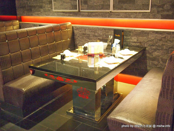 嗆頂級麻辣鴛鴦鍋(中港店)：【食記】台中嗆頂級鴛鴦麻辣鍋@西區BRT中正國小 : 小蒙牛的麻辣火鍋吃到飽,送餐快速,食材尚可…推薦給喜歡吃肉喝麻辣的人