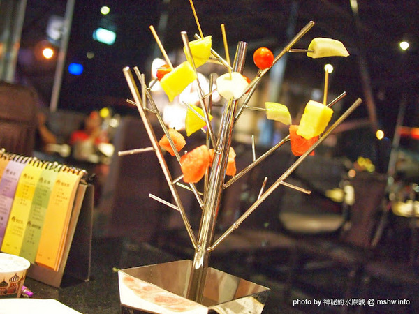 嗆頂級麻辣鴛鴦鍋(中港店)：【食記】台中嗆頂級鴛鴦麻辣鍋@西區BRT中正國小 : 小蒙牛的麻辣火鍋吃到飽,送餐快速,食材尚可…推薦給喜歡吃肉喝麻辣的人