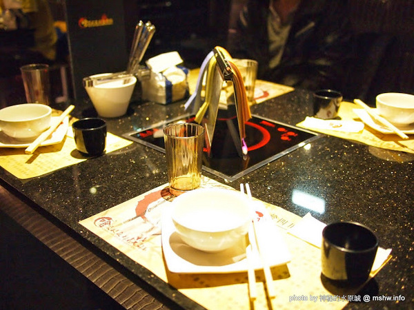 嗆頂級麻辣鴛鴦鍋(中港店)：【食記】台中嗆頂級鴛鴦麻辣鍋@西區BRT中正國小 : 小蒙牛的麻辣火鍋吃到飽,送餐快速,食材尚可…推薦給喜歡吃肉喝麻辣的人