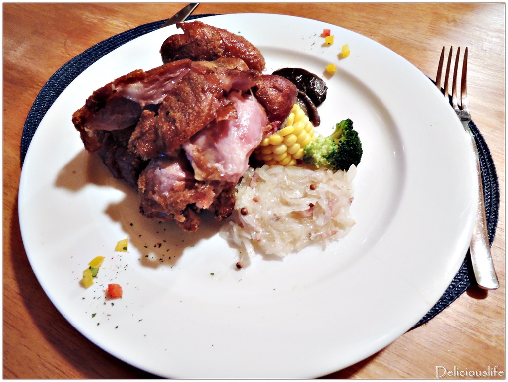 德式香酥烤豬腳-1