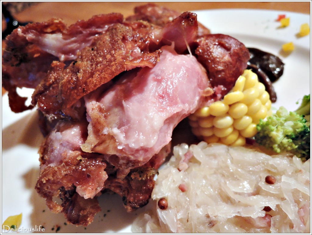 德式香酥烤豬腳-2