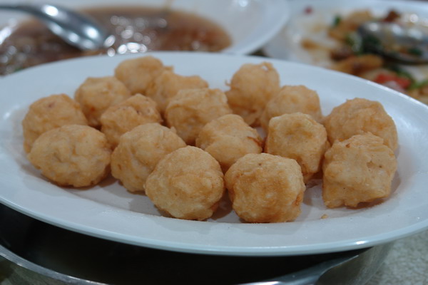 英賓海產餐廳：英賓海產餐廳--布袋港的老字號--蚵仔麵線不如前