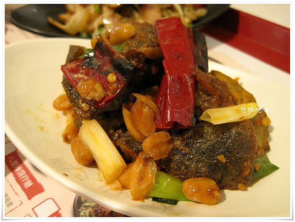 鄧師傅煨功夫麵(巨蛋店):【吃高雄】鄧師傅煨功夫麵(巨蛋店),美食街也有好滋味