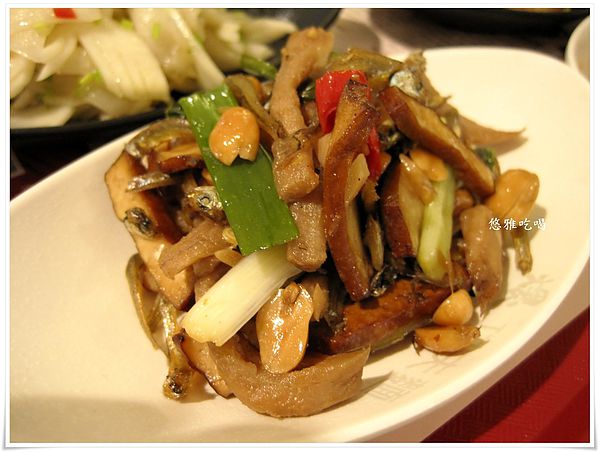 鄧師傅煨功夫麵(巨蛋店):【吃高雄】鄧師傅煨功夫麵(巨蛋店),美食街也有好滋味