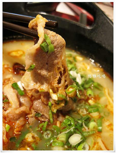 鄧師傅煨功夫麵(巨蛋店):【吃高雄】鄧師傅煨功夫麵(巨蛋店),美食街也有好滋味