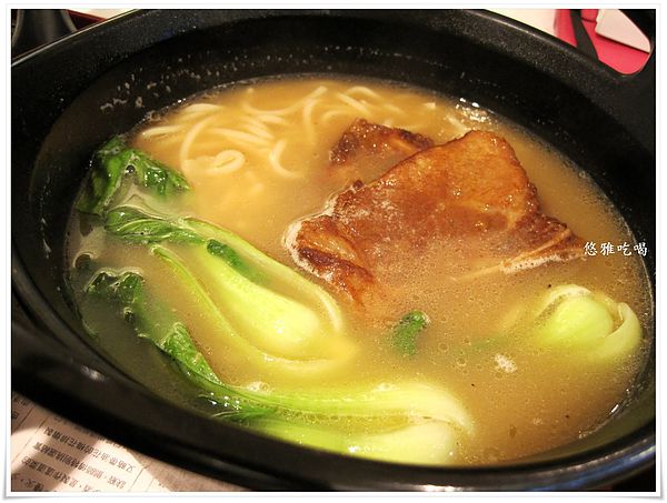 鄧師傅煨功夫麵(巨蛋店):【吃高雄】鄧師傅煨功夫麵(巨蛋店),美食街也有好滋味