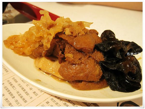 鄧師傅煨功夫麵(巨蛋店):【吃高雄】鄧師傅煨功夫麵(巨蛋店),美食街也有好滋味