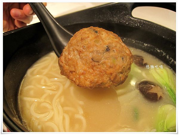 鄧師傅煨功夫麵(巨蛋店):【吃高雄】鄧師傅煨功夫麵(巨蛋店),美食街也有好滋味