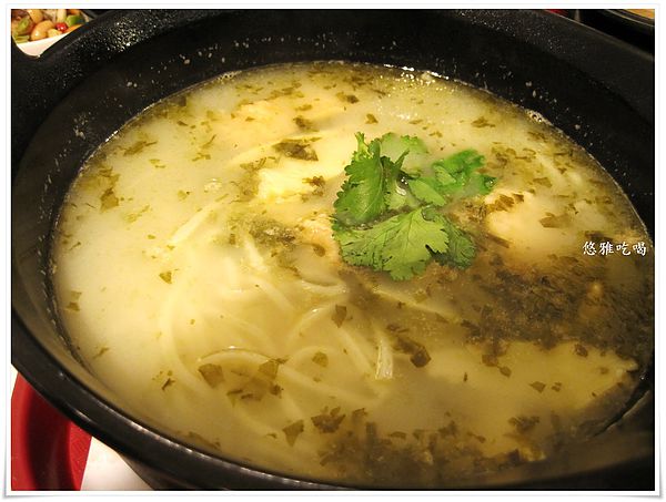 鄧師傅煨功夫麵(巨蛋店):【吃高雄】鄧師傅煨功夫麵(巨蛋店),美食街也有好滋味