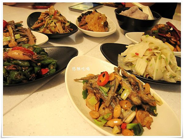 鄧師傅煨功夫麵(巨蛋店):【吃高雄】鄧師傅煨功夫麵(巨蛋店),美食街也有好滋味