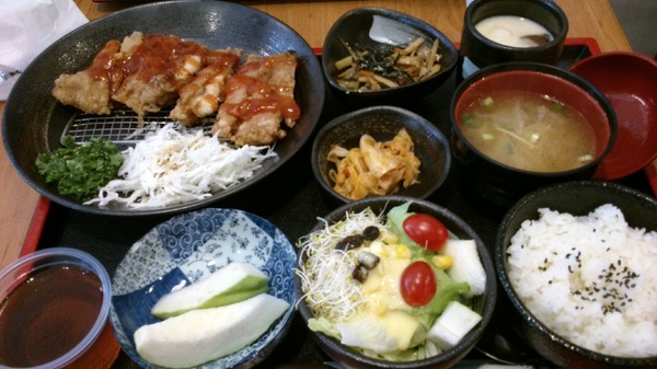 翔定食:同學好久不見…吃飯\〞翔定食\〞囉!!