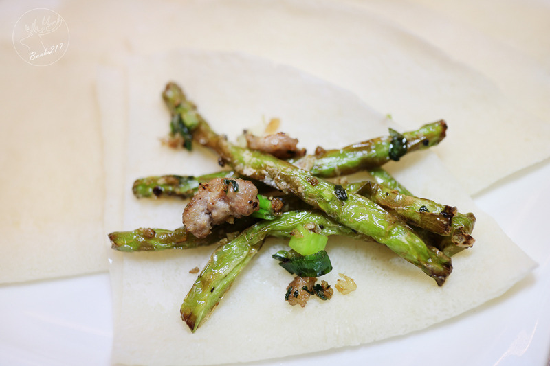 Banbi217 美食旅遊: 礁溪長榮鳳凰酒店竹芬廳中式料理,桌邊片皮服務的蒜香當紅炸子雞[宜蘭美食旅遊](邀約)