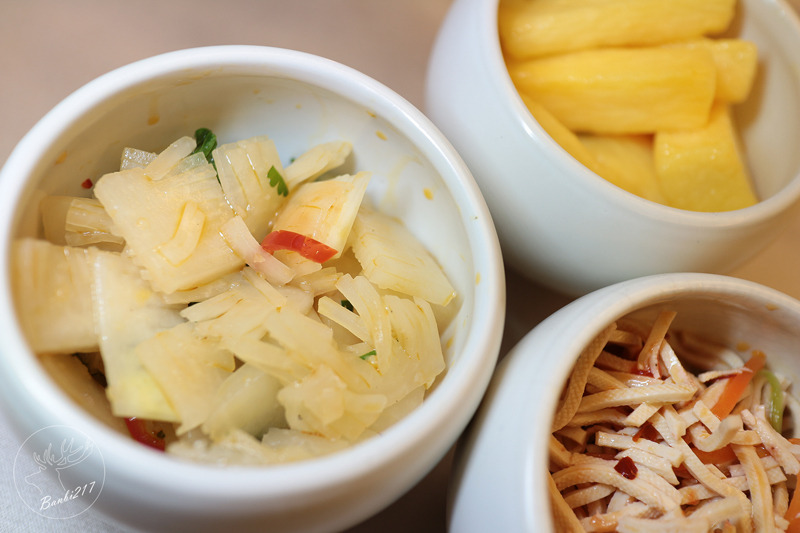 Banbi217 美食旅遊: 礁溪長榮鳳凰酒店竹芬廳中式料理,桌邊片皮服務的蒜香當紅炸子雞[宜蘭美食旅遊](邀約)