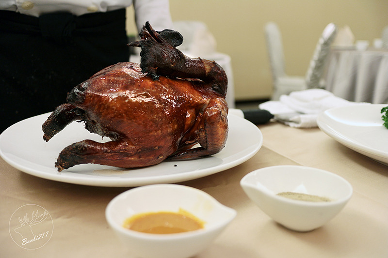 Banbi217 美食旅遊: 礁溪長榮鳳凰酒店竹芬廳中式料理,桌邊片皮服務的蒜香當紅炸子雞[宜蘭美食旅遊](邀約)