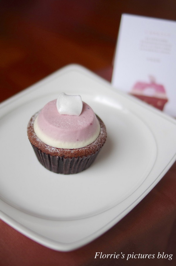 CUPETIT 卡柏蒂杯子費南雪：台北大安區美食~CUPETIT卡柏蒂杯子費南雪(科技大樓捷運站)~輕飄飄的草莓雲絮杯子費南雪！