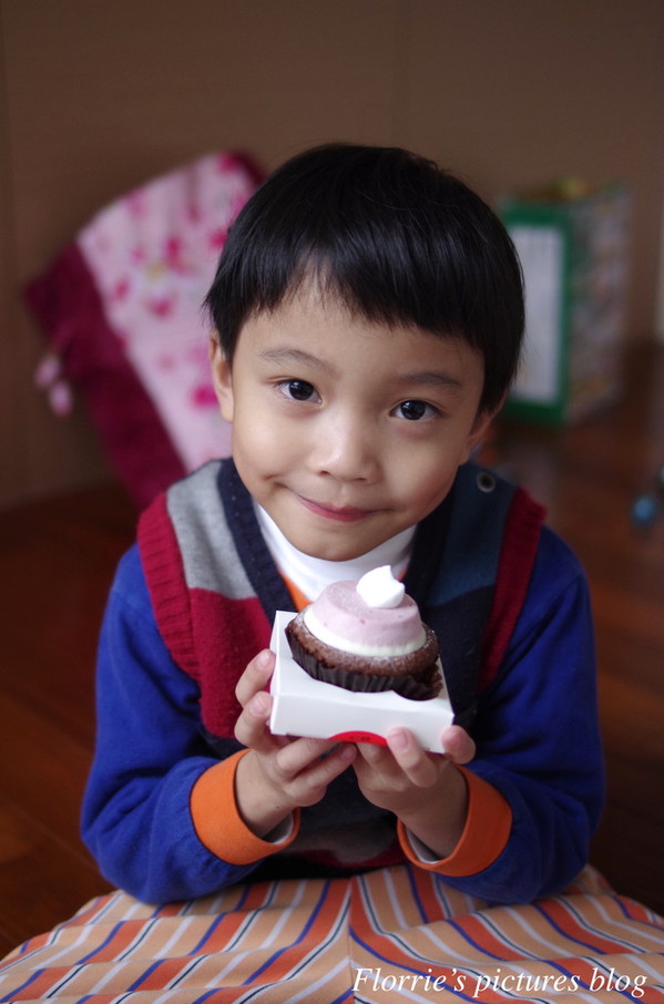 CUPETIT 卡柏蒂杯子費南雪:試吃~CUPETIT概念甜點--經典奢華禮盒(M)~迷人浪漫的婚禮喜餅