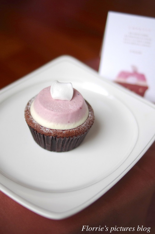 CUPETIT 卡柏蒂杯子費南雪：台北大安區美食~CUPETIT卡柏蒂杯子費南雪(科技大樓捷運站)~輕飄飄的草莓雲絮杯子費南雪！