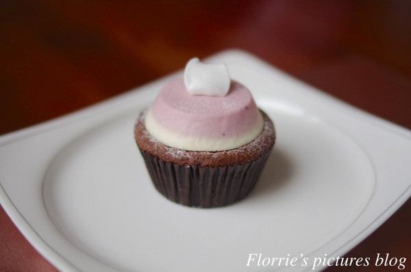 CUPETIT 卡柏蒂杯子費南雪：台北大安區美食~CUPETIT卡柏蒂杯子費南雪(科技大樓捷運站)~輕飄飄的草莓雲絮杯子費南雪！