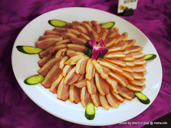 食觀天下複合式餐廳：【食記】彰化食觀天下複合式餐廳@員林 : 食材新鮮,種類多元的海鮮百匯自助餐,算是對得起價格吧!