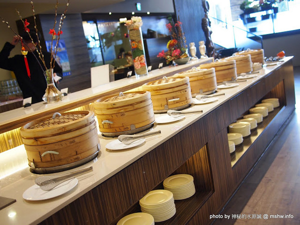 食觀天下複合式餐廳：【食記】彰化食觀天下複合式餐廳@員林 : 食材新鮮,種類多元的海鮮百匯自助餐,算是對得起價格吧!