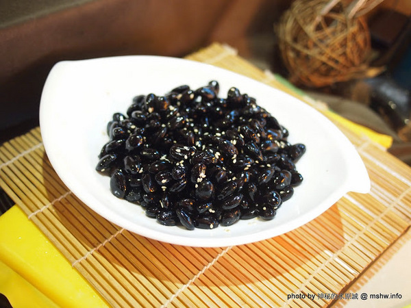 食觀天下複合式餐廳：【食記】彰化食觀天下複合式餐廳@員林 : 食材新鮮,種類多元的海鮮百匯自助餐,算是對得起價格吧!
