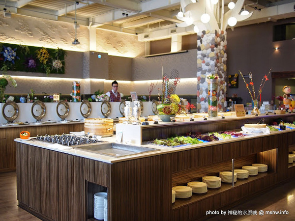 食觀天下複合式餐廳：【食記】彰化食觀天下複合式餐廳@員林 : 食材新鮮,種類多元的海鮮百匯自助餐,算是對得起價格吧!