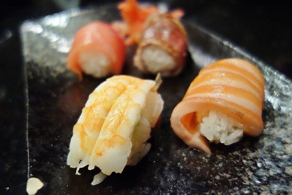 忍者龍膽石斑專賣店：忍者龍膽石斑專賣店+海鮮遇上甜點與美式+忍者般的服務生+帝王蟹+龍膽石斑+吃到飽