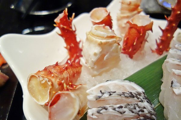 忍者龍膽石斑專賣店：忍者龍膽石斑專賣店+海鮮遇上甜點與美式+忍者般的服務生+帝王蟹+龍膽石斑+吃到飽