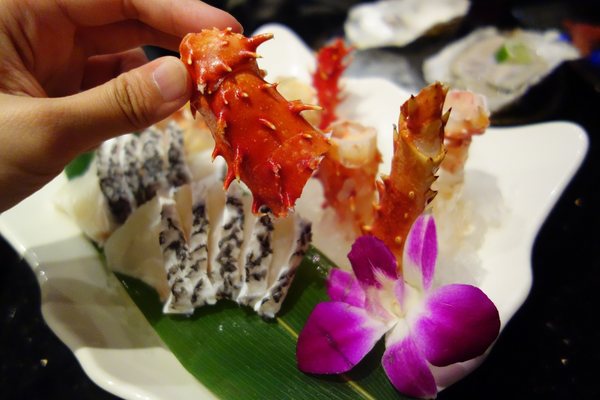 忍者龍膽石斑專賣店：忍者龍膽石斑專賣店+海鮮遇上甜點與美式+忍者般的服務生+帝王蟹+龍膽石斑+吃到飽