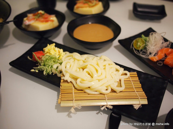 松屋丼飯專賣:【食記】台中松屋丼日式蓋飯.刺身.烏龍麵@西屯 : 隱藏主廚的新據點,水準還不錯的平價日式蓋飯