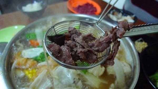 派初所鮮火鍋：[台南]溫體牛肉火鍋新鮮好滿足 派出所鮮火鍋