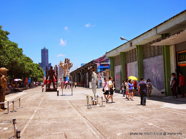 走進花生漫畫: Snoopy 65週年巡迴特展(高雄場)：【景點】走進花生漫畫 Snoopy 65週年巡迴特展@高雄鹽埕駁二藝術特區捷運MRT鹽埕埔 : 可愛小獵犬的吸睛濕背秀!