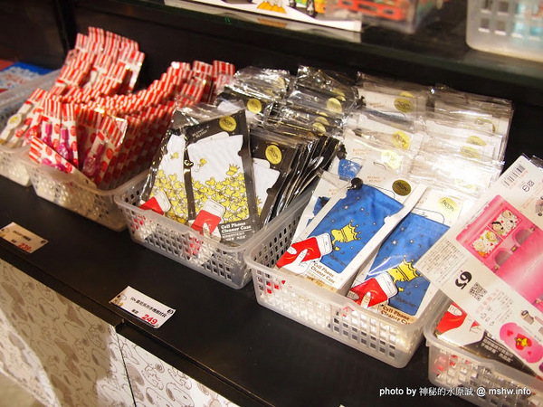 走進花生漫畫: Snoopy 65週年巡迴特展(高雄場)：【景點】走進花生漫畫 Snoopy 65週年巡迴特展@高雄鹽埕駁二藝術特區捷運MRT鹽埕埔 : 可愛小獵犬的吸睛濕背秀!