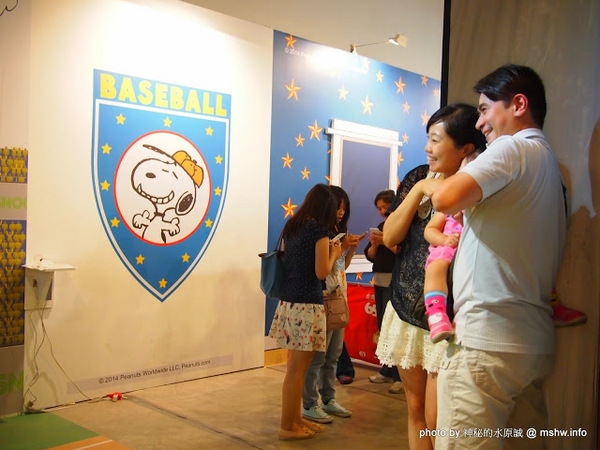 走進花生漫畫: Snoopy 65週年巡迴特展(高雄場)：【景點】走進花生漫畫 Snoopy 65週年巡迴特展@高雄鹽埕駁二藝術特區捷運MRT鹽埕埔 : 可愛小獵犬的吸睛濕背秀!