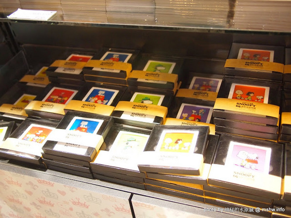 走進花生漫畫: Snoopy 65週年巡迴特展(高雄場)：【景點】走進花生漫畫 Snoopy 65週年巡迴特展@高雄鹽埕駁二藝術特區捷運MRT鹽埕埔 : 可愛小獵犬的吸睛濕背秀!