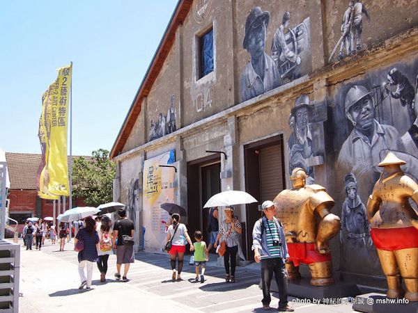 走進花生漫畫: Snoopy 65週年巡迴特展(高雄場)：【景點】走進花生漫畫 Snoopy 65週年巡迴特展@高雄鹽埕駁二藝術特區捷運MRT鹽埕埔 : 可愛小獵犬的吸睛濕背秀!