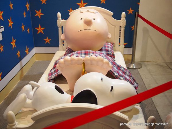 走進花生漫畫: Snoopy 65週年巡迴特展(高雄場)：【景點】走進花生漫畫 Snoopy 65週年巡迴特展@高雄鹽埕駁二藝術特區捷運MRT鹽埕埔 : 可愛小獵犬的吸睛濕背秀!