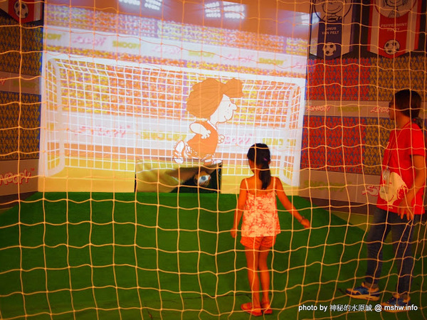 走進花生漫畫: Snoopy 65週年巡迴特展(高雄場)：【景點】走進花生漫畫 Snoopy 65週年巡迴特展@高雄鹽埕駁二藝術特區捷運MRT鹽埕埔 : 可愛小獵犬的吸睛濕背秀!