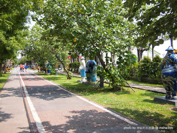 走進花生漫畫: Snoopy 65週年巡迴特展(高雄場)：【景點】走進花生漫畫 Snoopy 65週年巡迴特展@高雄鹽埕駁二藝術特區捷運MRT鹽埕埔 : 可愛小獵犬的吸睛濕背秀!