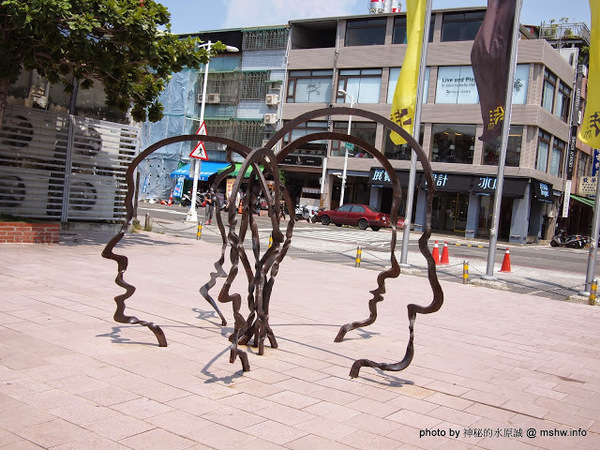 走進花生漫畫: Snoopy 65週年巡迴特展(高雄場)：【景點】走進花生漫畫 Snoopy 65週年巡迴特展@高雄鹽埕駁二藝術特區捷運MRT鹽埕埔 : 可愛小獵犬的吸睛濕背秀!