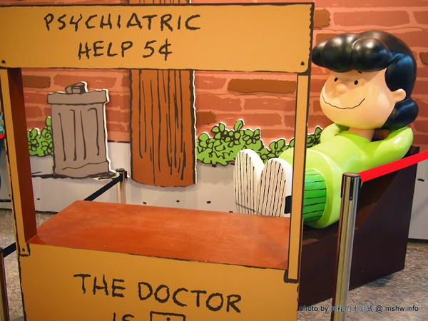 走進花生漫畫: Snoopy 65週年巡迴特展(高雄場)：【景點】走進花生漫畫 Snoopy 65週年巡迴特展@高雄鹽埕駁二藝術特區捷運MRT鹽埕埔 : 可愛小獵犬的吸睛濕背秀!