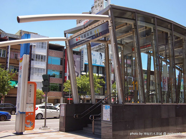 走進花生漫畫: Snoopy 65週年巡迴特展(高雄場)：【景點】走進花生漫畫 Snoopy 65週年巡迴特展@高雄鹽埕駁二藝術特區捷運MRT鹽埕埔 : 可愛小獵犬的吸睛濕背秀!