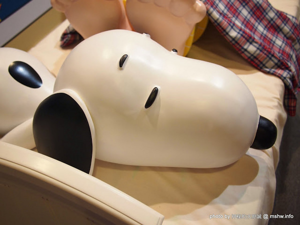 走進花生漫畫: Snoopy 65週年巡迴特展(高雄場)：【景點】走進花生漫畫 Snoopy 65週年巡迴特展@高雄鹽埕駁二藝術特區捷運MRT鹽埕埔 : 可愛小獵犬的吸睛濕背秀!