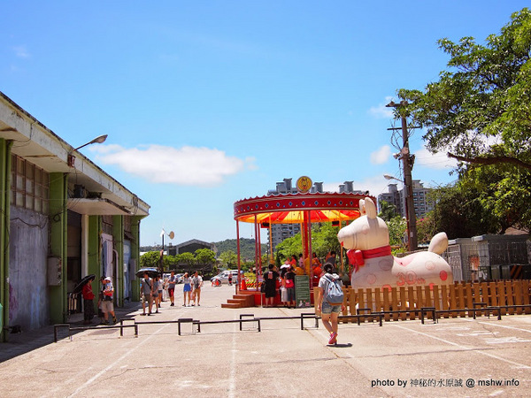 走進花生漫畫: Snoopy 65週年巡迴特展(高雄場)：【景點】走進花生漫畫 Snoopy 65週年巡迴特展@高雄鹽埕駁二藝術特區捷運MRT鹽埕埔 : 可愛小獵犬的吸睛濕背秀!