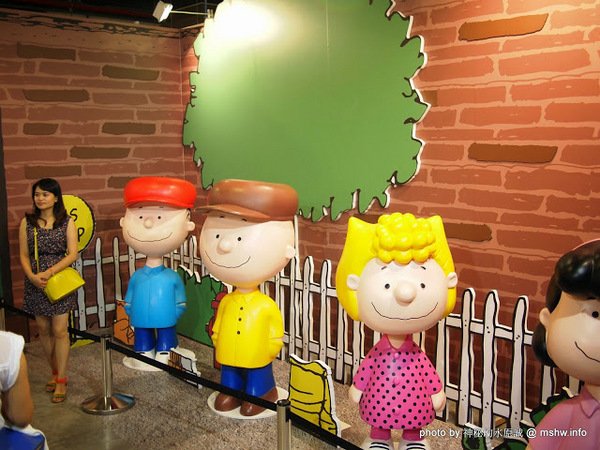 走進花生漫畫: Snoopy 65週年巡迴特展(高雄場)：【景點】走進花生漫畫 Snoopy 65週年巡迴特展@高雄鹽埕駁二藝術特區捷運MRT鹽埕埔 : 可愛小獵犬的吸睛濕背秀!